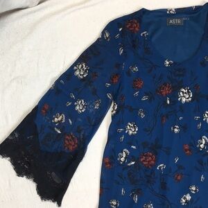 ASTR Lace Sleeved Shift Dress XS